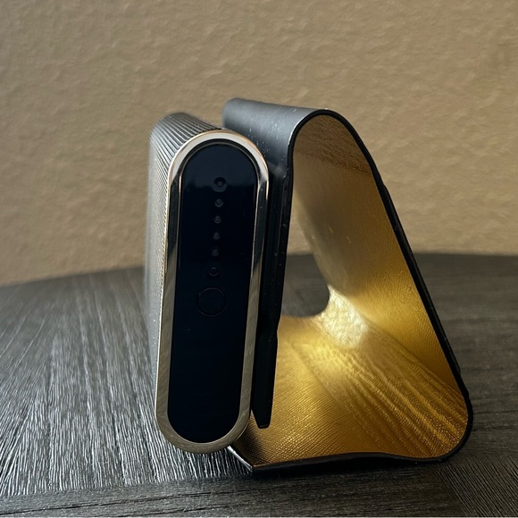 Kate Spade NY | Portable | Wireless | Bluetooth Speaker | Gold - Picture 14 of 15